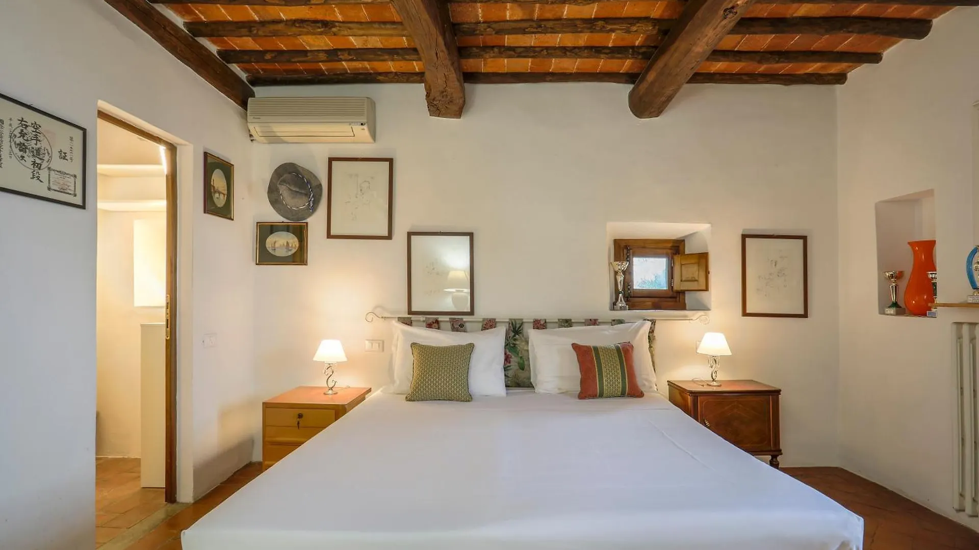 Villa Laura Calenzano 0*,